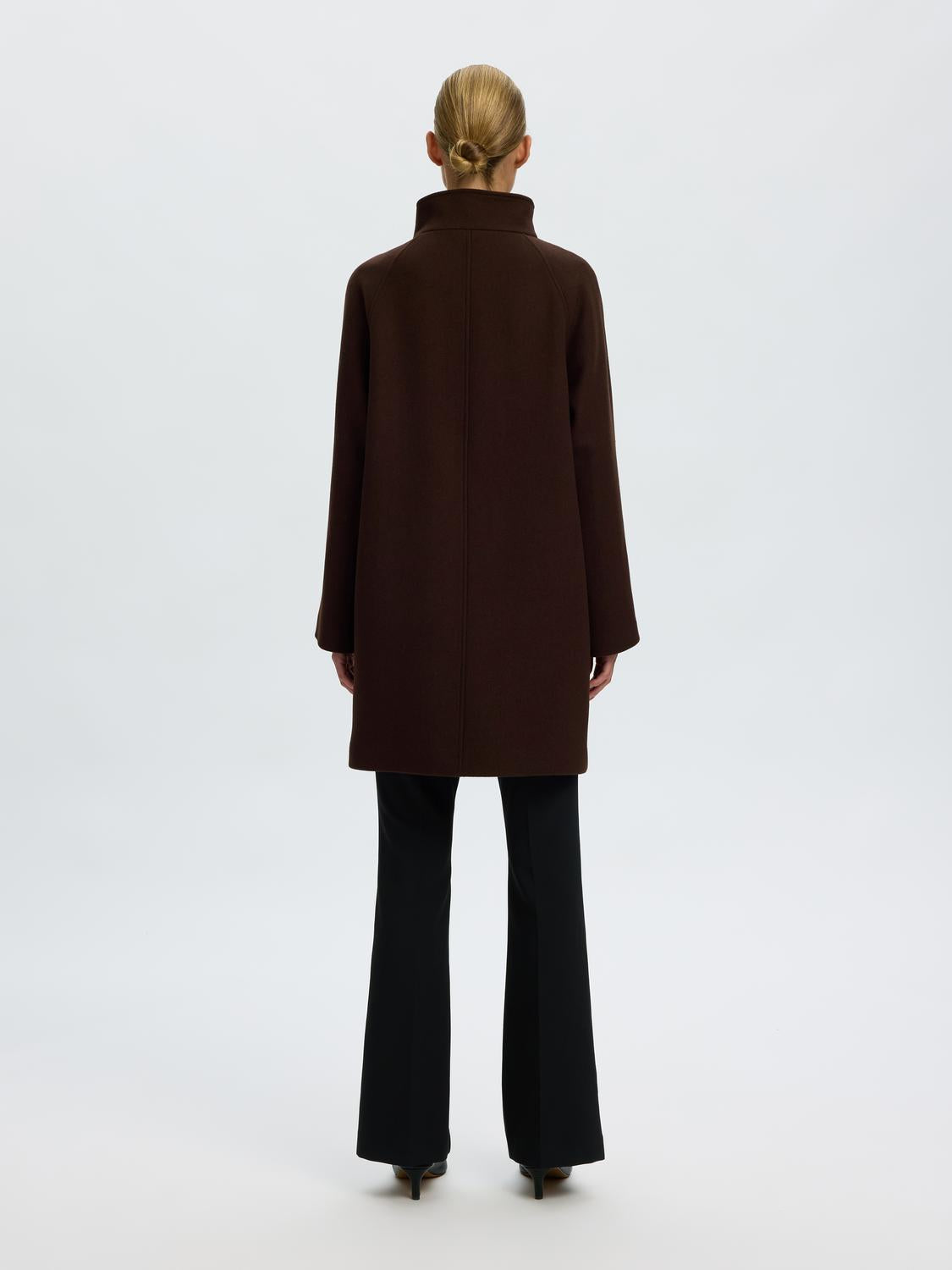 model_shot-back